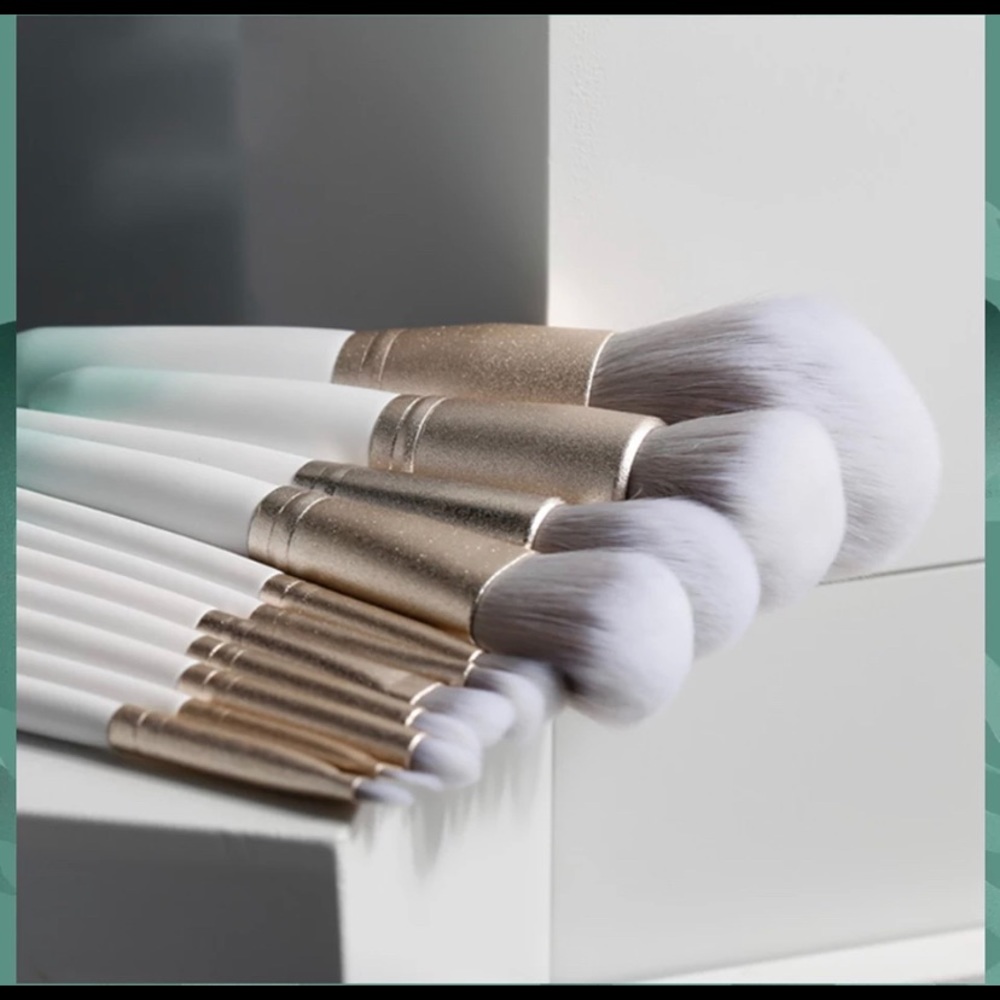 Long Island make up brushes. - Picture 3 of 6